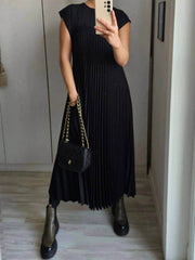 Round Neck Sleeveless Pleated Maxi Dress
