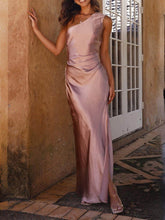 Elegant Fitted One-Shoulder Slit Satin Evening Gown