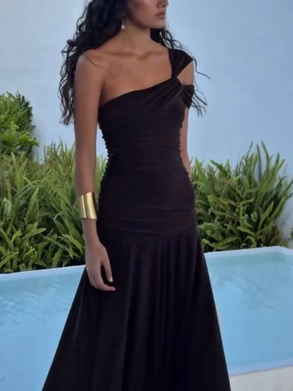 Sexy Asymmetric Shoulder Slit Fitted Dress