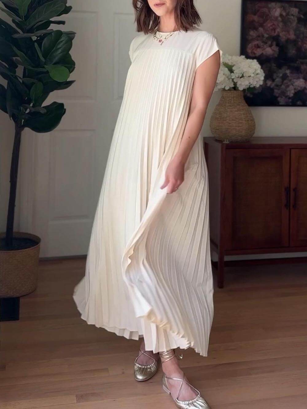 Round Neck Sleeveless Pleated Maxi Dress