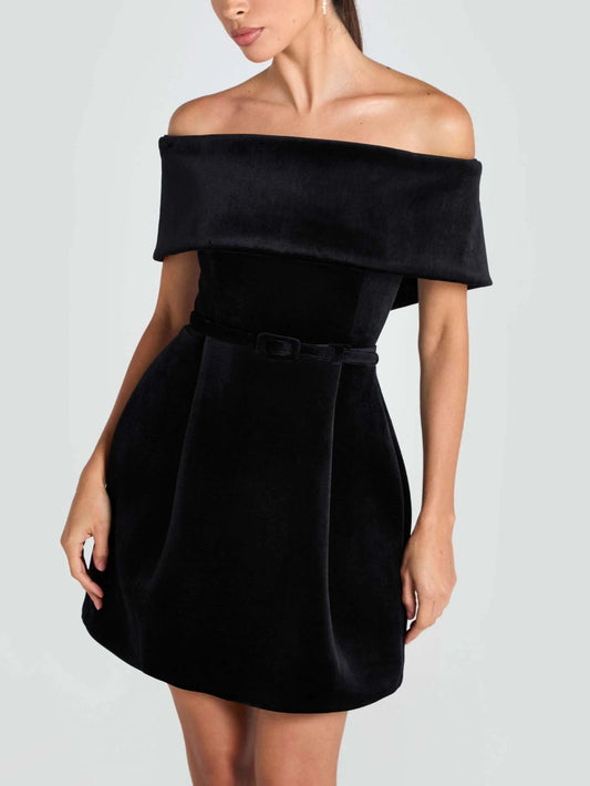 Elegant Off-Shoulder Fitted Dress